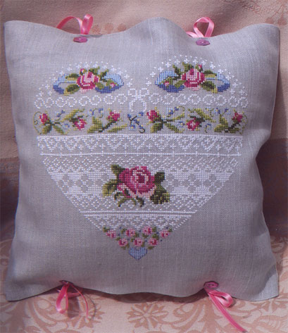 Cushion \"Dentelle et Roses\" (Grille)