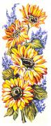 Tournesols et fleurs bleues