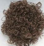 Cheveux bouclés: Brun