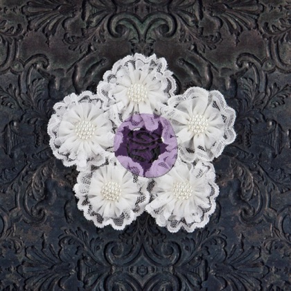Fleurs en tissu – Adelynn White