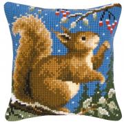 Coussin: Écureuil en hiver