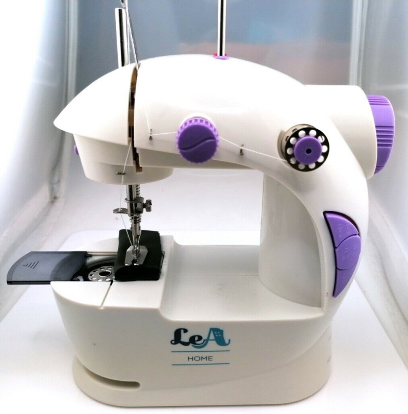 Adapté Aux Voyages VêTements CUHAWUDBA Machine à Coudre Portable à Main avec des Outils de Couture Pratiques Blanc Tissus pour Enfants Processus de Couture Bricolage Adapté Aux Tissus