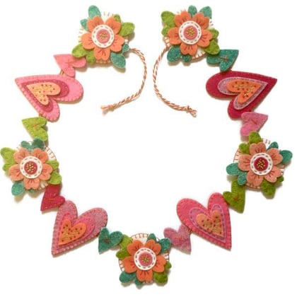 Kit Feutrine Guirlande fleurs et coeurs