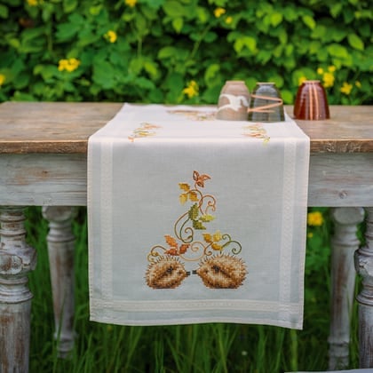Chemin de table - Hérissons et feuilles d\'automne