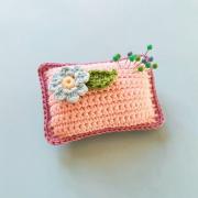 Coussin pique-épingles au crochet
