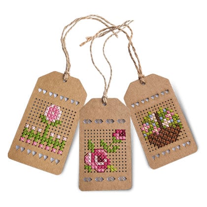 Etiquettes pour cadeaux à broder