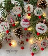 12 Little Christmas decorations
