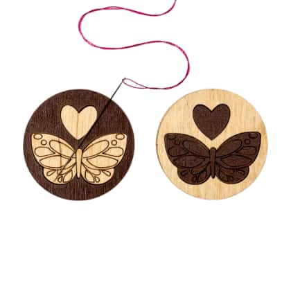 Needle Nanny - Papillon avec cœur