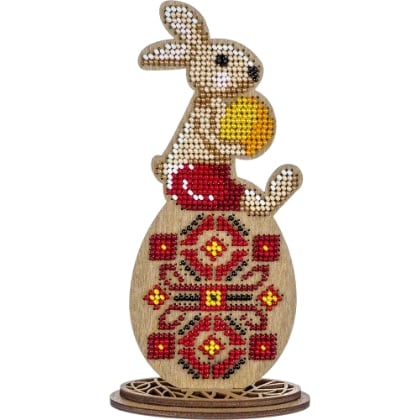 Lapin de Pâques avec œuf