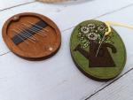 Needle Case - Fleurs grises