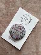 Needle Minder - Lucie Nuret