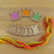 Set de 50 Bobines en Bois pour Fils à Broder - Basic